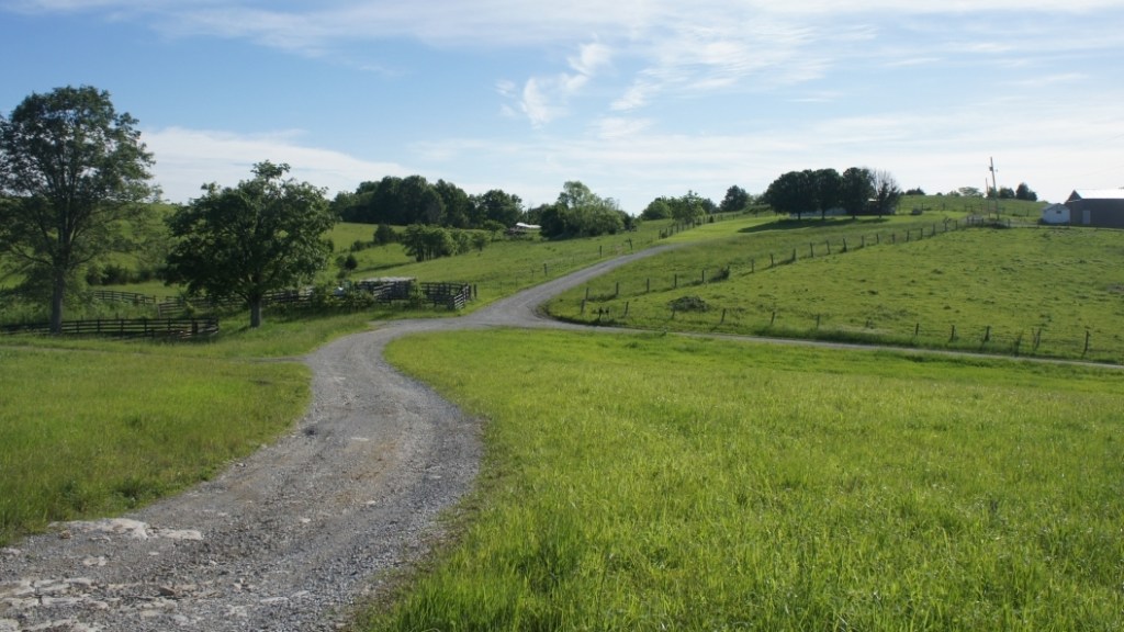 View of Jarvis farm - looking east from Conyers farm